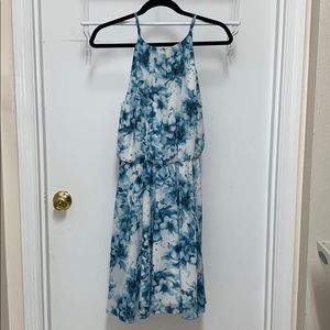 Blue open-back floral print summer dress